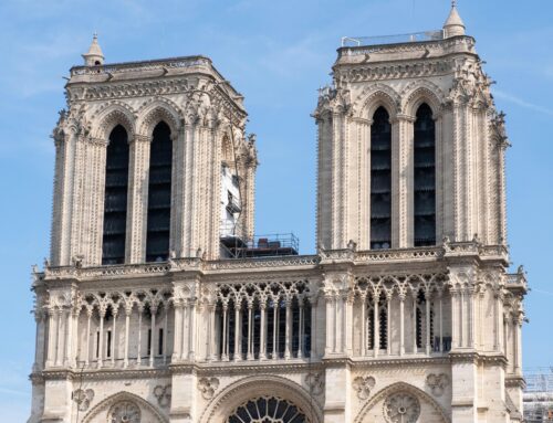 Notre-Dame: Simbolo del restauro che sfida i tempi .