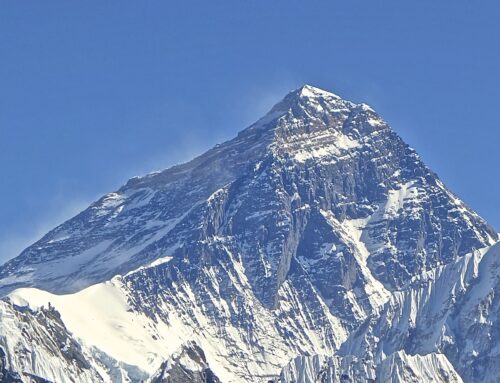 L’Everest cresce ancora: 2 millimetri all’anno